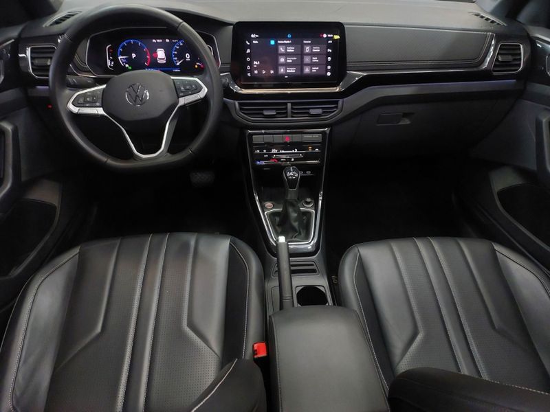 Volkswagen T-CROSS 1.0 200 TSI TOTAL FLEX COMFORTLINE AUTOMÁTICO 2024/2025 BETIOLO NOVOS E SEMINOVOS LAJEADO / Carros no Vale