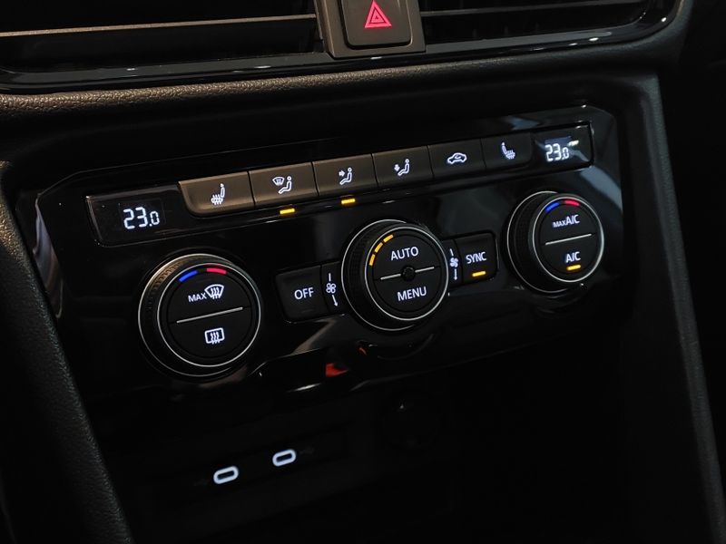 Volkswagen TAOS 1.4 250 TSI TOTAL FLEX HIGHLINE AUTOMÁTICO 2022/2022 BETIOLO NOVOS E SEMINOVOS LAJEADO / Carros no Vale
