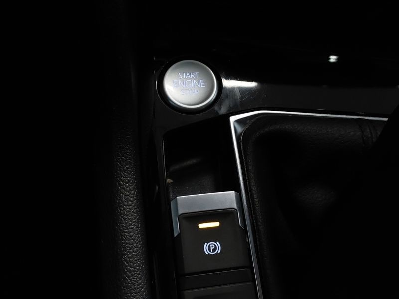 Volkswagen TAOS 1.4 250 TSI TOTAL FLEX HIGHLINE AUTOMÁTICO 2022/2022 BETIOLO NOVOS E SEMINOVOS LAJEADO / Carros no Vale