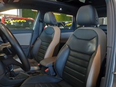 Volkswagen TAOS 1.4 250 TSI TOTAL FLEX HIGHLINE AUTOMÁTICO 2022/2022 BETIOLO NOVOS E SEMINOVOS LAJEADO / Carros no Vale