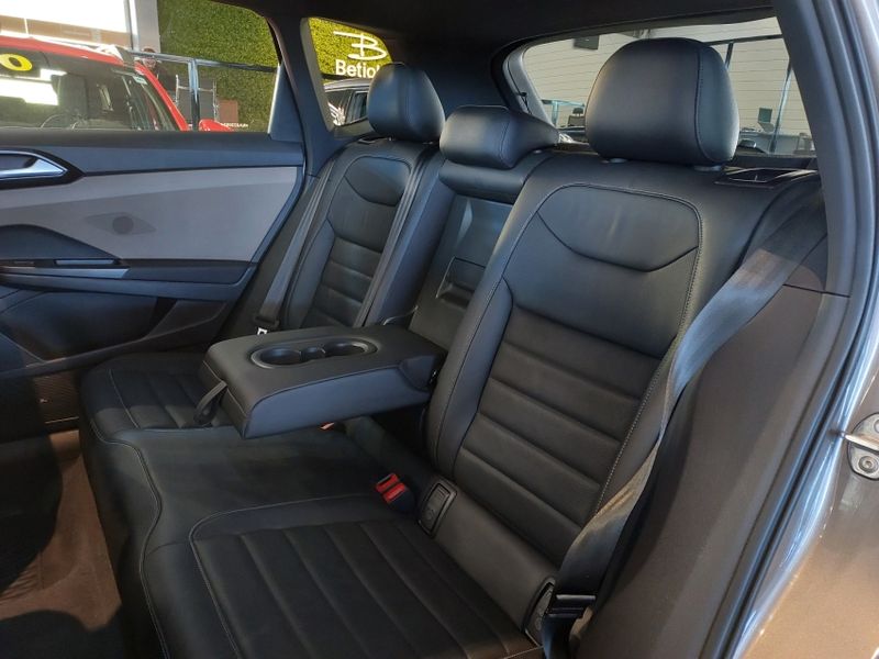 Volkswagen TAOS 1.4 250 TSI TOTAL FLEX HIGHLINE AUTOMÁTICO 2022/2022 BETIOLO NOVOS E SEMINOVOS LAJEADO / Carros no Vale