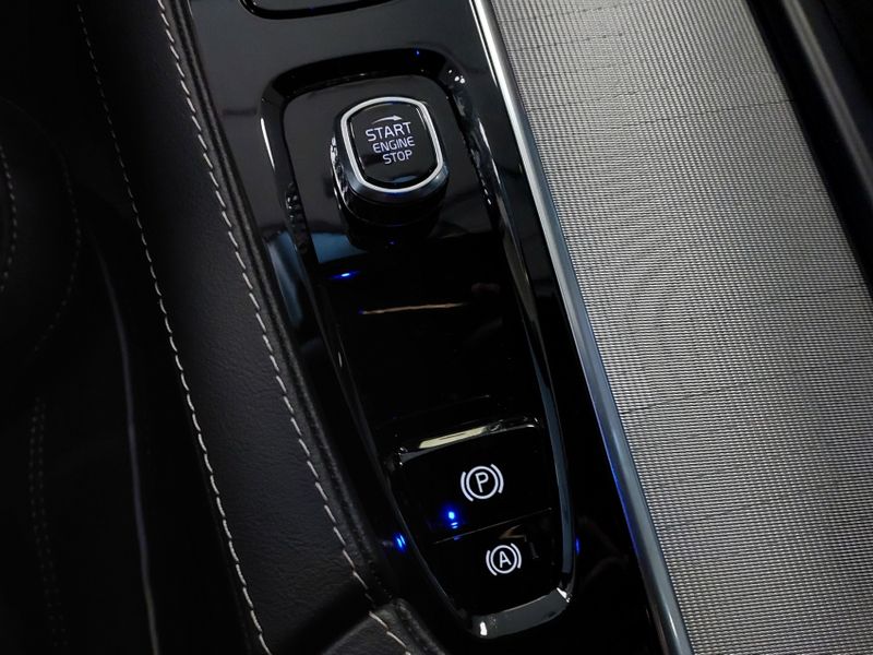Volvo XC90 2.0 T8 HYBRID R-DESIGN AWD GEARTRONIC 2022/2022 BETIOLO NOVOS E SEMINOVOS LAJEADO / Carros no Vale