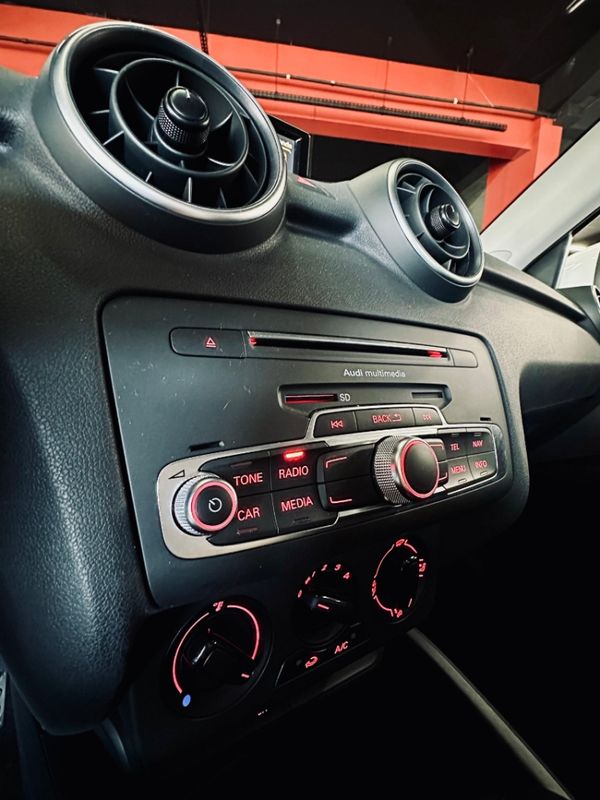 Audi A1 1.4 TFSI SPORTBACK ATTRACTION 16V 122CV GASOLINA 4P S-TRONIC 2018/2018 CASTELLAN E TOMAZONI MOTORS CAXIAS DO SUL / Carros no Vale