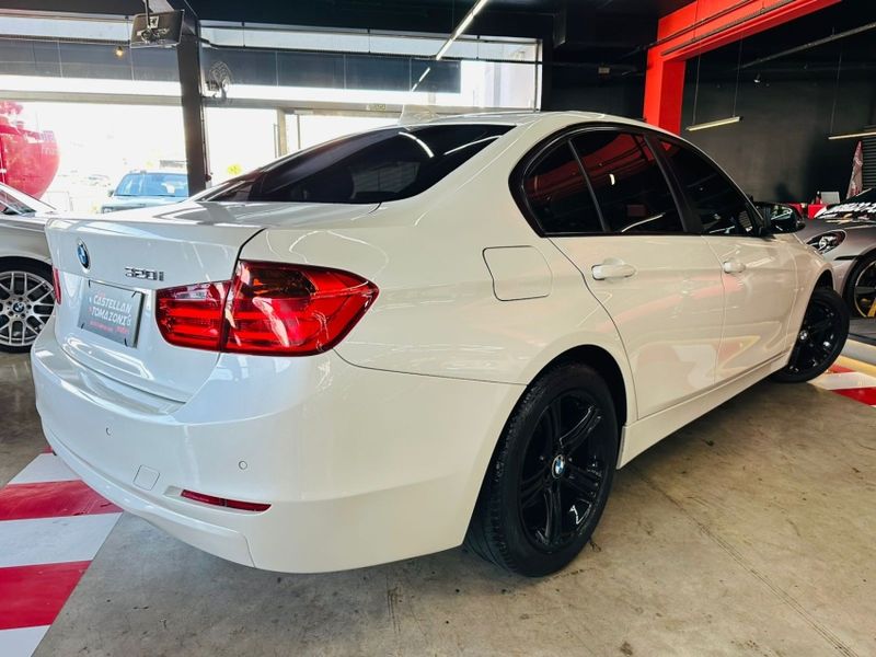 BMW 320i 2.0 16V TURBO ACTIVE FLEX 4P AUTOMÁTICO 2014/2014 CASTELLAN E TOMAZONI MOTORS CAXIAS DO SUL / Carros no Vale