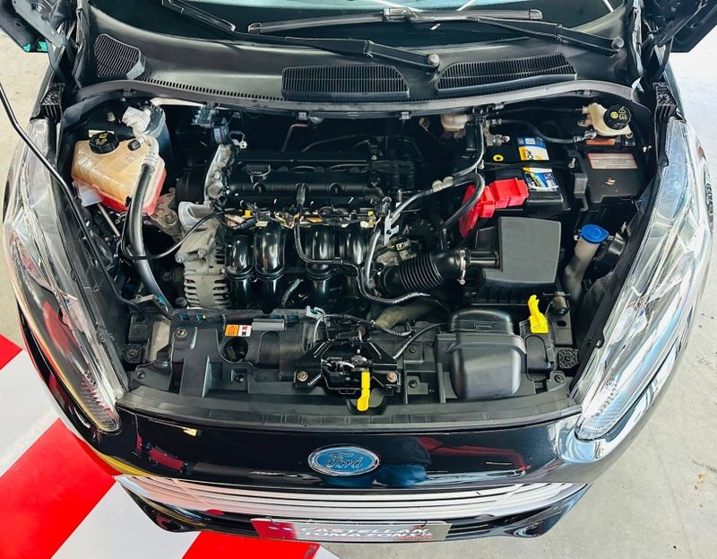 Ford FIESTA 1.6 SEL HATCH 16V FLEX 4P POWERSHIFT 2017/2017 CASTELLAN E TOMAZONI MOTORS CAXIAS DO SUL / Carros no Vale