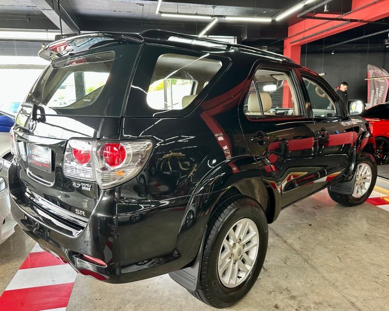 Toyota HILUX SW4 2.7 SR 4X2 16V FLEX 4P AUTOMÁTICO 2014/2015 CASTELLAN E TOMAZONI MOTORS CAXIAS DO SUL / Carros no Vale