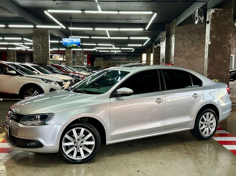 Volkswagen JETTA 2.0 COMFORTLINE FLEX 4P TIPTRONIC 2012/2012 CASTELLAN E TOMAZONI MOTORS CAXIAS DO SUL / Carros no Vale