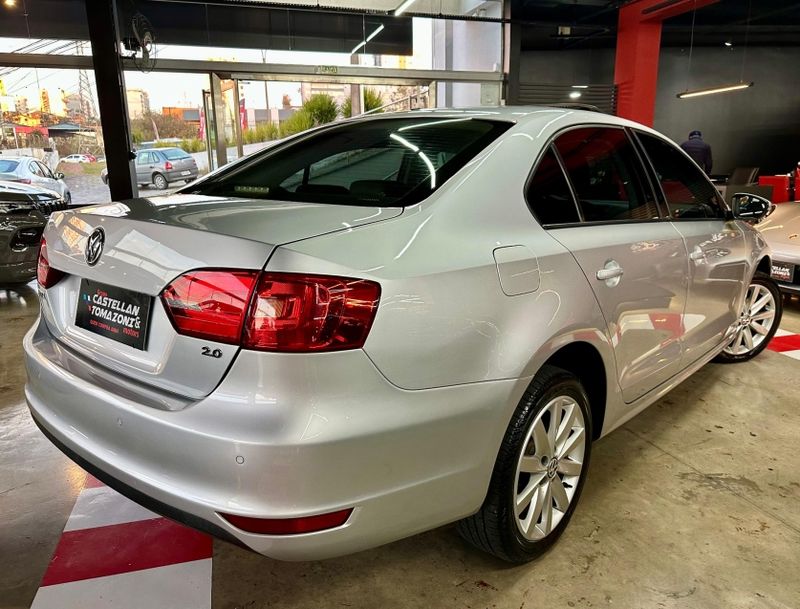 Volkswagen JETTA 2.0 COMFORTLINE FLEX 4P TIPTRONIC 2012/2012 CASTELLAN E TOMAZONI MOTORS CAXIAS DO SUL / Carros no Vale