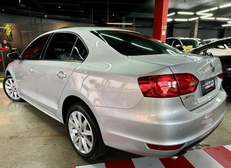 Volkswagen JETTA 2.0 COMFORTLINE FLEX 4P TIPTRONIC 2012/2012 CASTELLAN E TOMAZONI MOTORS CAXIAS DO SUL / Carros no Vale