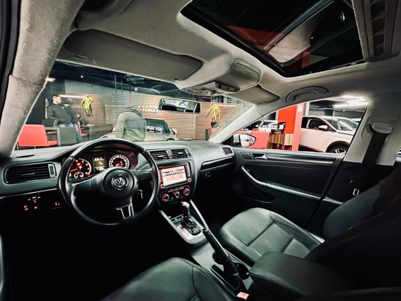 Volkswagen JETTA 2.0 COMFORTLINE FLEX 4P TIPTRONIC 2012/2012 CASTELLAN E TOMAZONI MOTORS CAXIAS DO SUL / Carros no Vale