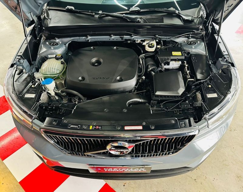 Volvo XC40 2.0 T4 GASOLINA GEARTRONIC 2020/2020 CASTELLAN E TOMAZONI MOTORS CAXIAS DO SUL / Carros no Vale