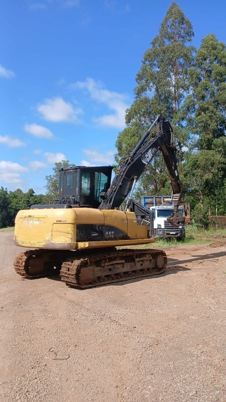 Caterpillar ESCAVADEIRA 320 320DFM 2014/2014 CAMINHÕES & CAMIONETAS PASSO FUNDO / Carros no Vale