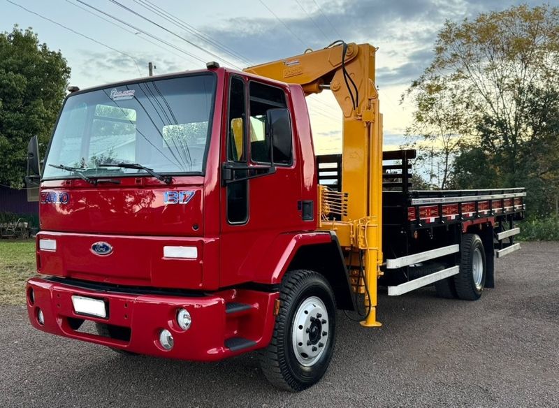 Ford Cargo 1317 E T Munck 2005/2005 CAMINHÕES & CAMIONETAS PASSO FUNDO / Carros no Vale