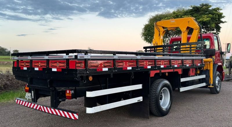 Ford Cargo 1317 E T Munck 2005/2005 CAMINHÕES & CAMIONETAS PASSO FUNDO / Carros no Vale