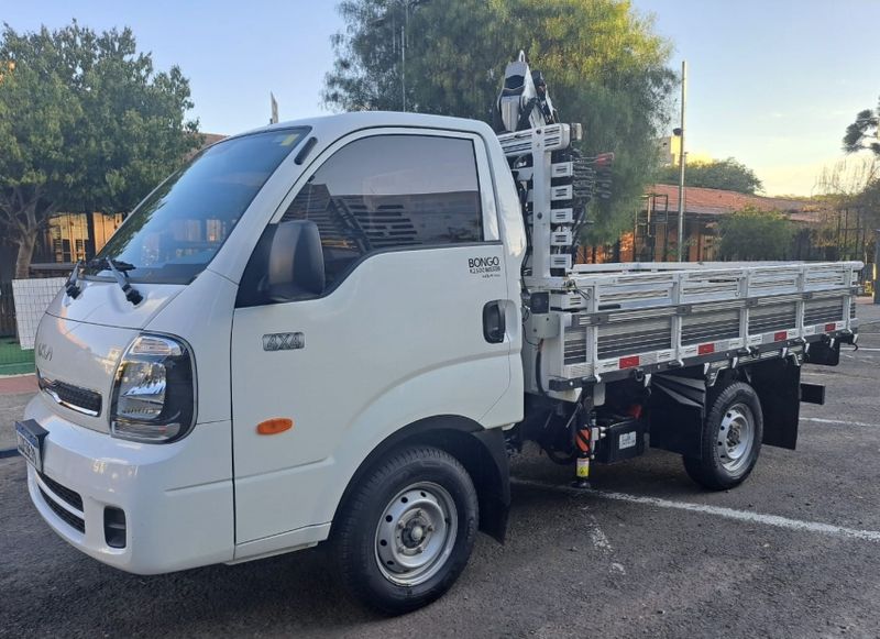 KIA Bongo K-2500 2.5 4×4 TB Diesel 2023/2024 CAMINHÕES & CAMIONETAS PASSO FUNDO / Carros no Vale