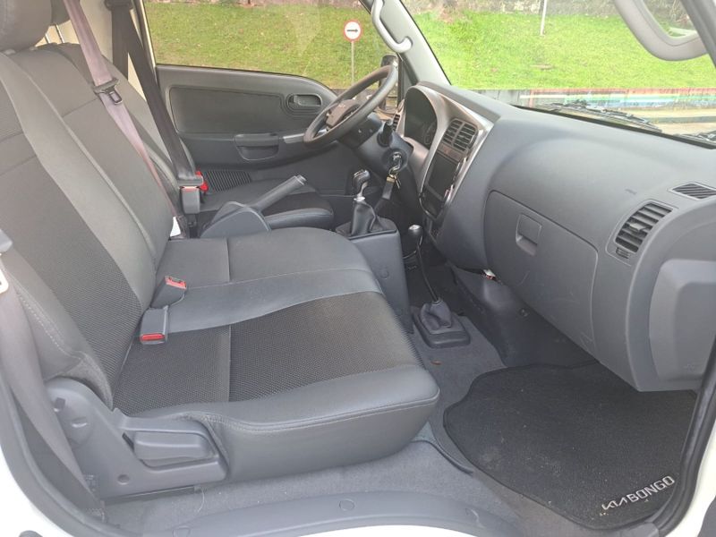 KIA Bongo K-2500 2.5 4×4 TB Diesel 2023/2024 CAMINHÕES & CAMIONETAS PASSO FUNDO / Carros no Vale