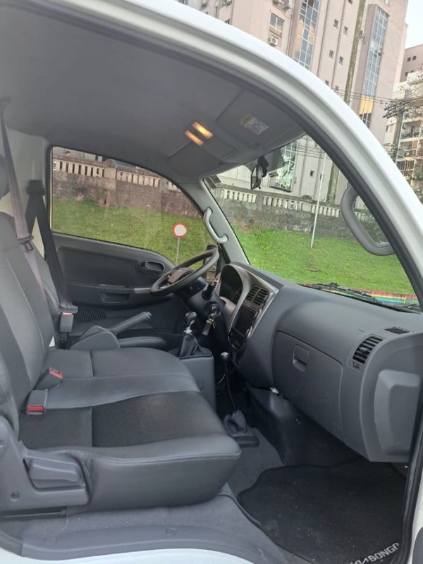 KIA Bongo K-2500 2.5 4×4 TB Diesel 2023/2024 CAMINHÕES & CAMIONETAS PASSO FUNDO / Carros no Vale