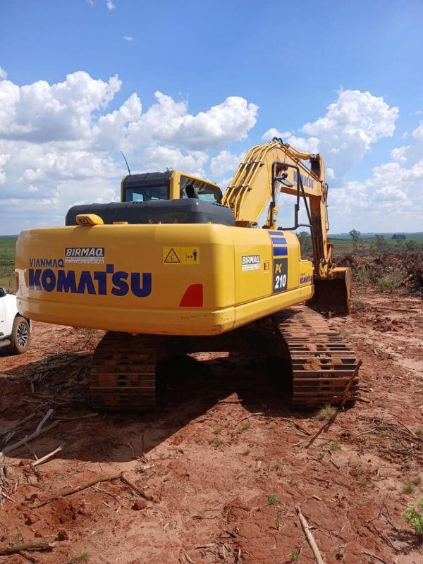 Komatsu ESCAVADEIRA PC 210 PC 210 2022/2022 CAMINHÕES & CAMIONETAS PASSO FUNDO / Carros no Vale