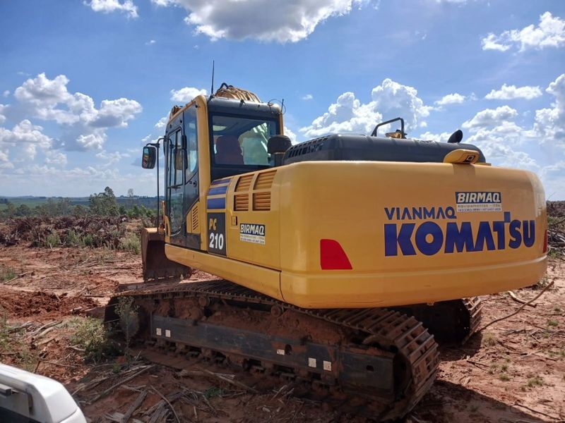 Komatsu ESCAVADEIRA PC 210 PC 210 2022/2022 CAMINHÕES & CAMIONETAS PASSO FUNDO / Carros no Vale