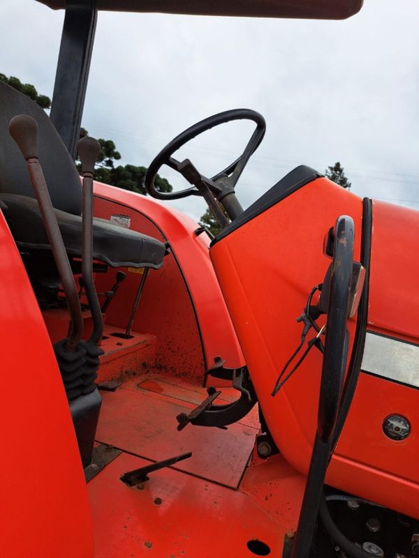 Massey Ferguson Trator 4275 MF 5275 4×4 2002/2002 CAMINHÕES & CAMIONETAS PASSO FUNDO / Carros no Vale