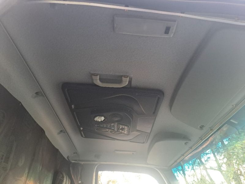 Mercedes-Benz Accelo 1016 2p Baú 2013/2013 CAMINHÕES & CAMIONETAS PASSO FUNDO / Carros no Vale