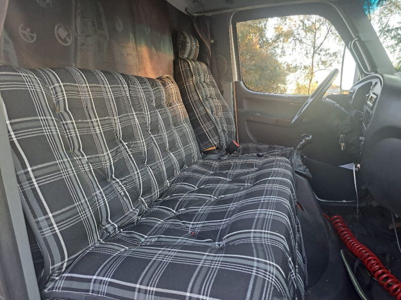 Mercedes-Benz Accelo 1016 2p Baú 2013/2013 CAMINHÕES & CAMIONETAS PASSO FUNDO / Carros no Vale