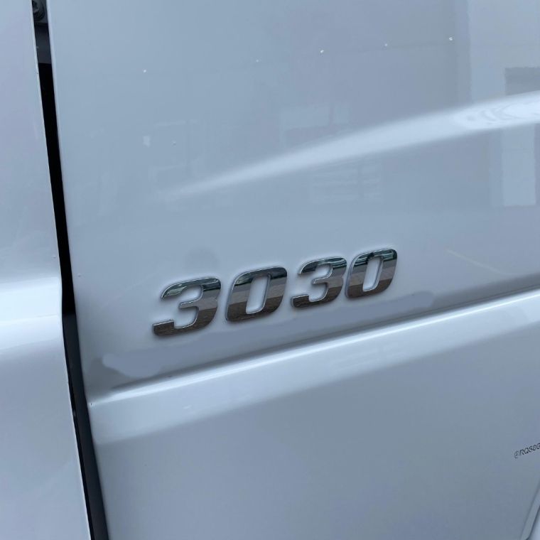 Mercedes-Benz Atego 3030 8×2 Câmara Fria 2021/2021 CAMINHÕES & CAMIONETAS PASSO FUNDO / Carros no Vale
