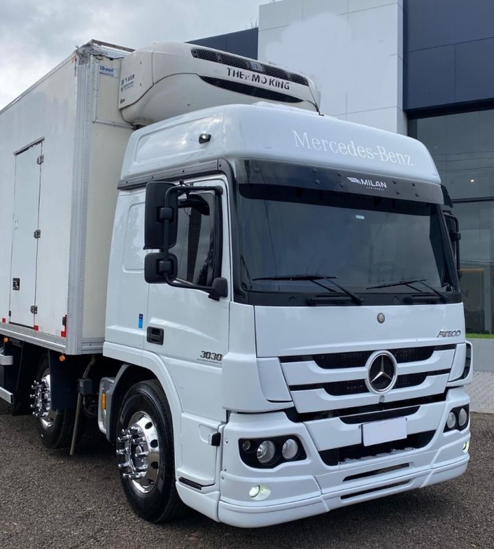 Mercedes-Benz Atego 3030 8×2 Câmara Fria 2021/2021 CAMINHÕES & CAMIONETAS PASSO FUNDO / Carros no Vale