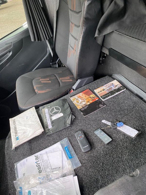 Mercedes-Benz Atego 3030 8×2 Câmara Fria 2021/2021 CAMINHÕES & CAMIONETAS PASSO FUNDO / Carros no Vale