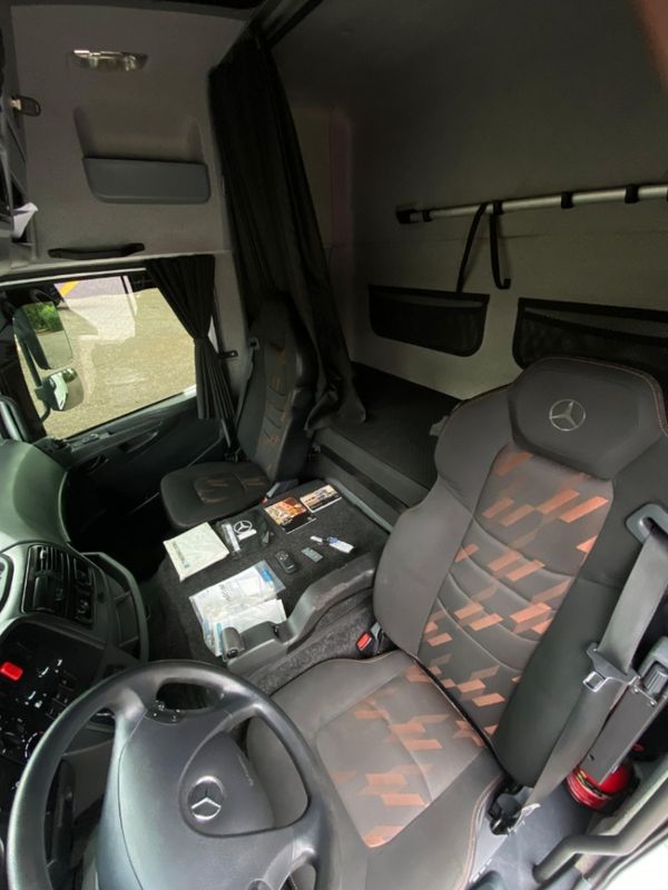 Mercedes-Benz Atego 3030 8×2 Câmara Fria 2021/2021 CAMINHÕES & CAMIONETAS PASSO FUNDO / Carros no Vale