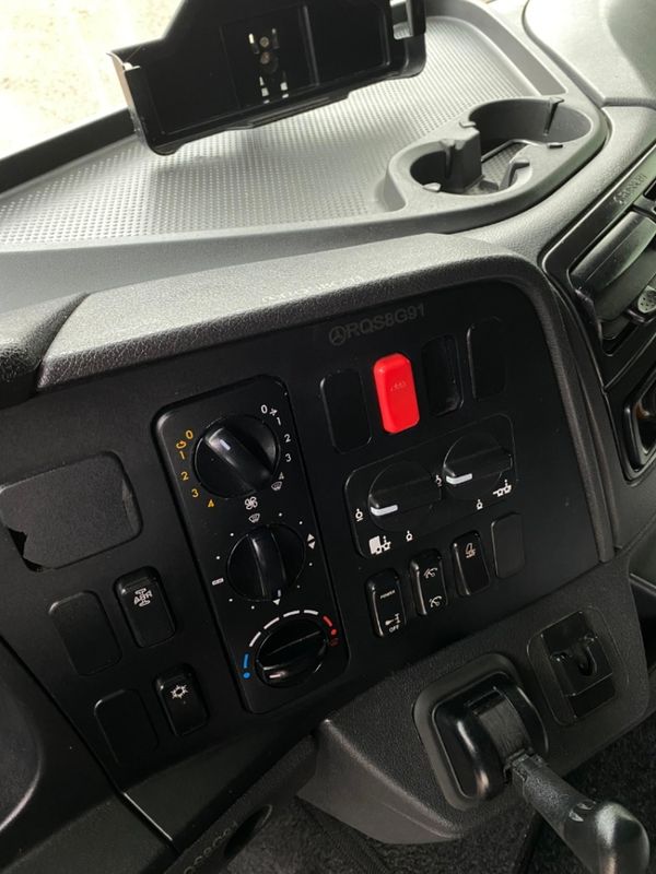 Mercedes-Benz Atego 3030 8×2 Câmara Fria 2021/2021 CAMINHÕES & CAMIONETAS PASSO FUNDO / Carros no Vale