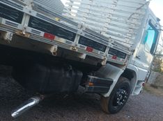 Mercedes-Benz Atego 2425 3-Eixos 2p Carroceria 2009/2009 CAMINHÕES & CAMIONETAS PASSO FUNDO / Carros no Vale