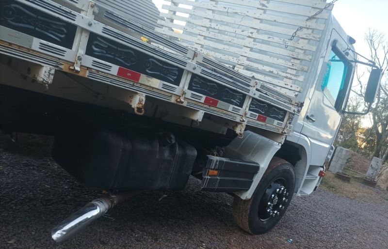 Mercedes-Benz Atego 2425 3-Eixos 2p Carroceria 2009/2009 CAMINHÕES & CAMIONETAS PASSO FUNDO / Carros no Vale