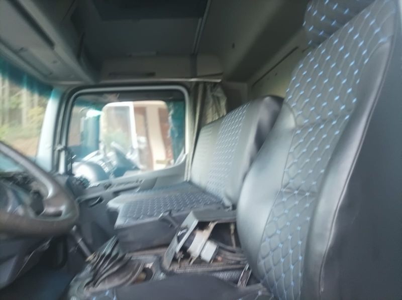 Mercedes-Benz Atego 2425 3-Eixos 2p Carroceria 2009/2009 CAMINHÕES & CAMIONETAS PASSO FUNDO / Carros no Vale