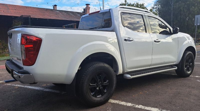 Nissan FRONTIER 2.3 16V TURBO DIESEL LE CD 4X4 AUTOMÁTICO 2017/2017 CAMINHÕES & CAMIONETAS PASSO FUNDO / Carros no Vale