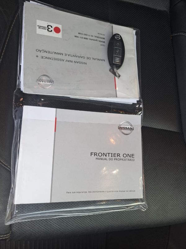 Nissan FRONTIER 2.3 16V TURBO DIESEL LE CD 4X4 AUTOMÁTICO 2017/2017 CAMINHÕES & CAMIONETAS PASSO FUNDO / Carros no Vale