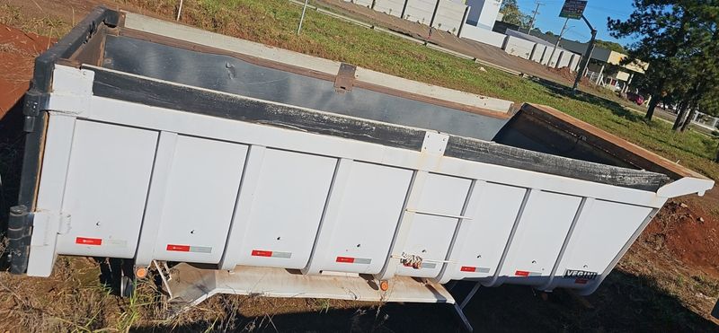 Pastre Ca Amba Basculante Caçamba Basculante 14 M3 2011/2011 CAMINHÕES & CAMIONETAS PASSO FUNDO / Carros no Vale