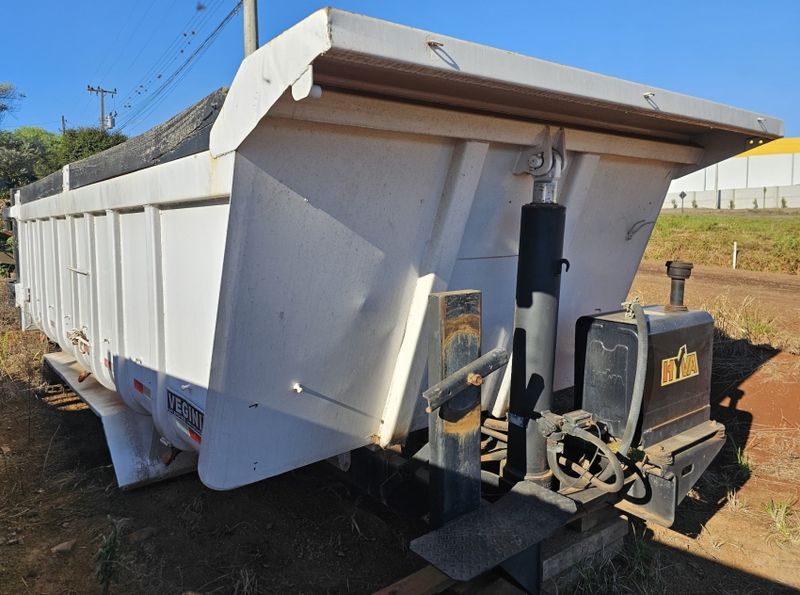 Pastre Ca Amba Basculante Caçamba Basculante 14 M3 2011/2011 CAMINHÕES & CAMIONETAS PASSO FUNDO / Carros no Vale