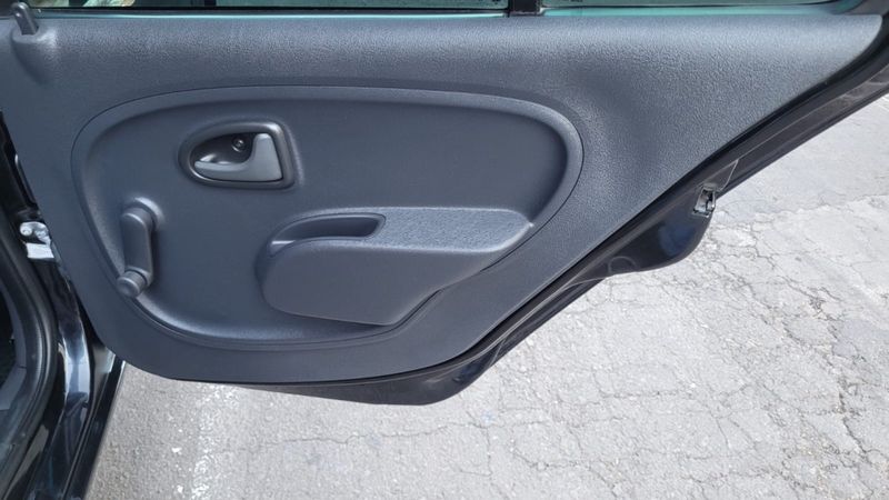 Renault CLIO 1.0 EXPRESSION 16V FLEX 4P MANUAL 2013/2014 CAMINHÕES & CAMIONETAS PASSO FUNDO / Carros no Vale