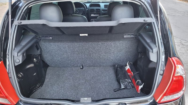 Renault CLIO 1.0 EXPRESSION 16V FLEX 4P MANUAL 2013/2014 CAMINHÕES & CAMIONETAS PASSO FUNDO / Carros no Vale