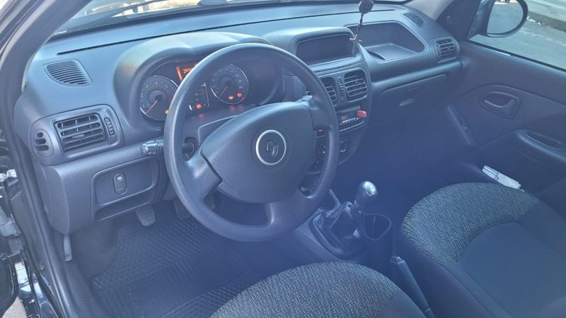 Renault CLIO 1.0 EXPRESSION 16V FLEX 4P MANUAL 2013/2014 CAMINHÕES & CAMIONETAS PASSO FUNDO / Carros no Vale