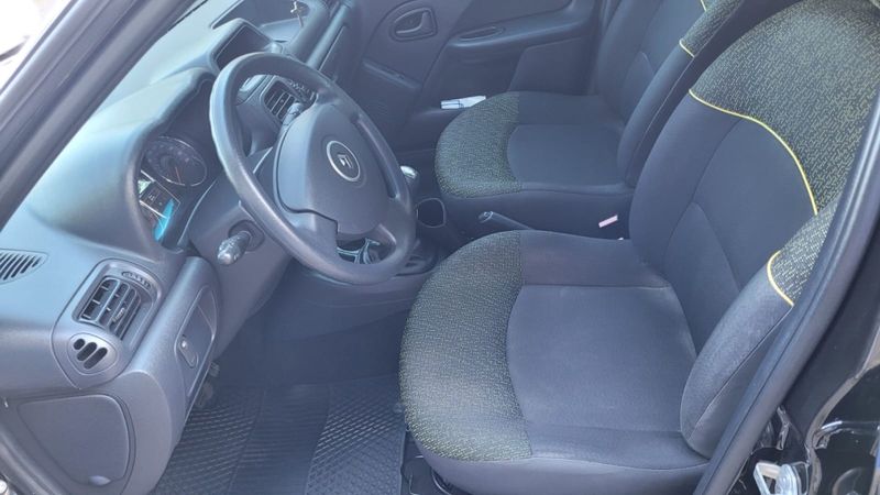 Renault CLIO 1.0 EXPRESSION 16V FLEX 4P MANUAL 2013/2014 CAMINHÕES & CAMIONETAS PASSO FUNDO / Carros no Vale