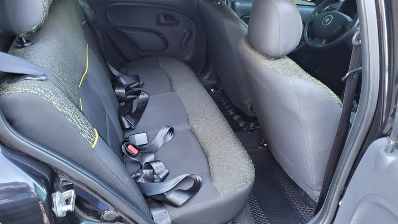 Renault CLIO 1.0 EXPRESSION 16V FLEX 4P MANUAL 2013/2014 CAMINHÕES & CAMIONETAS PASSO FUNDO / Carros no Vale