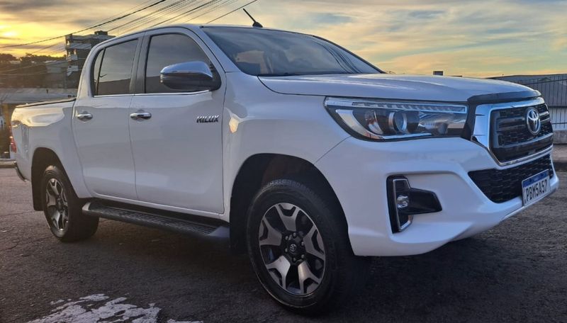 Toyota HILUX 2.8 SRX 4X4 CD 16V DIESEL 4P AUTOMÁTICO 2018/2019 CAMINHÕES & CAMIONETAS PASSO FUNDO / Carros no Vale