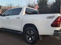 Toyota HILUX 2.8 SRX 4X4 CD 16V DIESEL 4P AUTOMÁTICO 2018/2019 CAMINHÕES & CAMIONETAS PASSO FUNDO / Carros no Vale