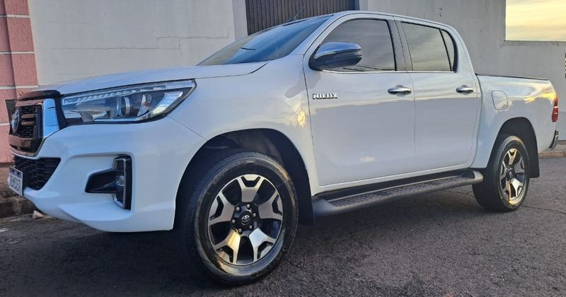 Toyota HILUX 2.8 SRX 4X4 CD 16V DIESEL 4P AUTOMÁTICO 2018/2019 CAMINHÕES & CAMIONETAS PASSO FUNDO / Carros no Vale