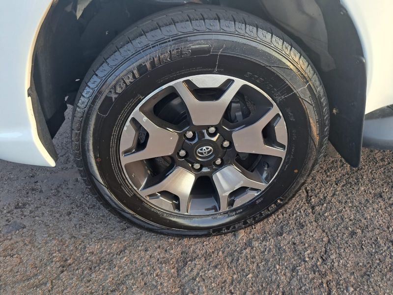 Toyota HILUX 2.8 SRX 4X4 CD 16V DIESEL 4P AUTOMÁTICO 2018/2019 CAMINHÕES & CAMIONETAS PASSO FUNDO / Carros no Vale