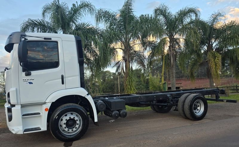 Volkswagen 17-230 E Constellation 2p Chassi 2019/2020 CAMINHÕES & CAMIONETAS PASSO FUNDO / Carros no Vale
