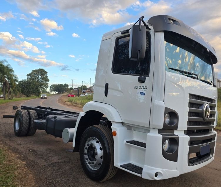 Volkswagen 17-230 E Constellation 2p Chassi 2019/2020 CAMINHÕES & CAMIONETAS PASSO FUNDO / Carros no Vale