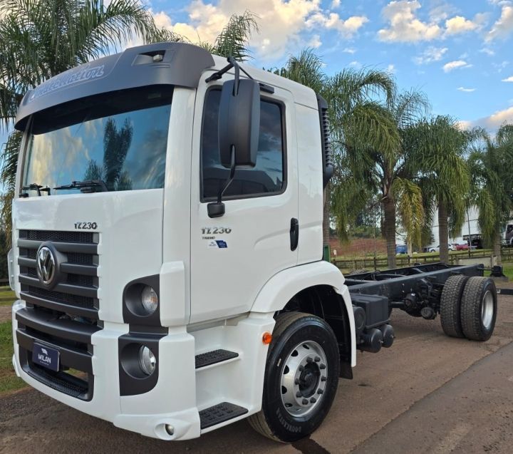 Volkswagen 17-230 E Constellation 2p Chassi 2019/2020 CAMINHÕES & CAMIONETAS PASSO FUNDO / Carros no Vale